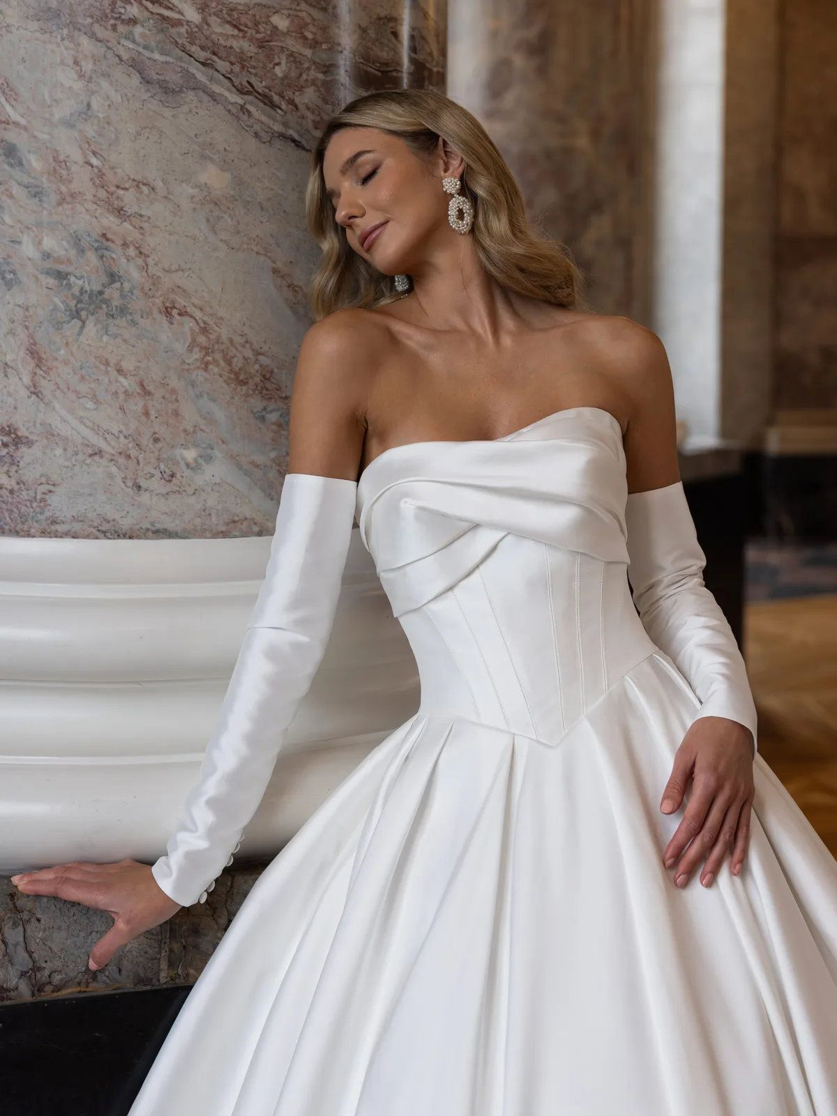 Diane Legrand De Luxe Brautkleid: De-Luxe-10038-Mikado-DELUXE-51