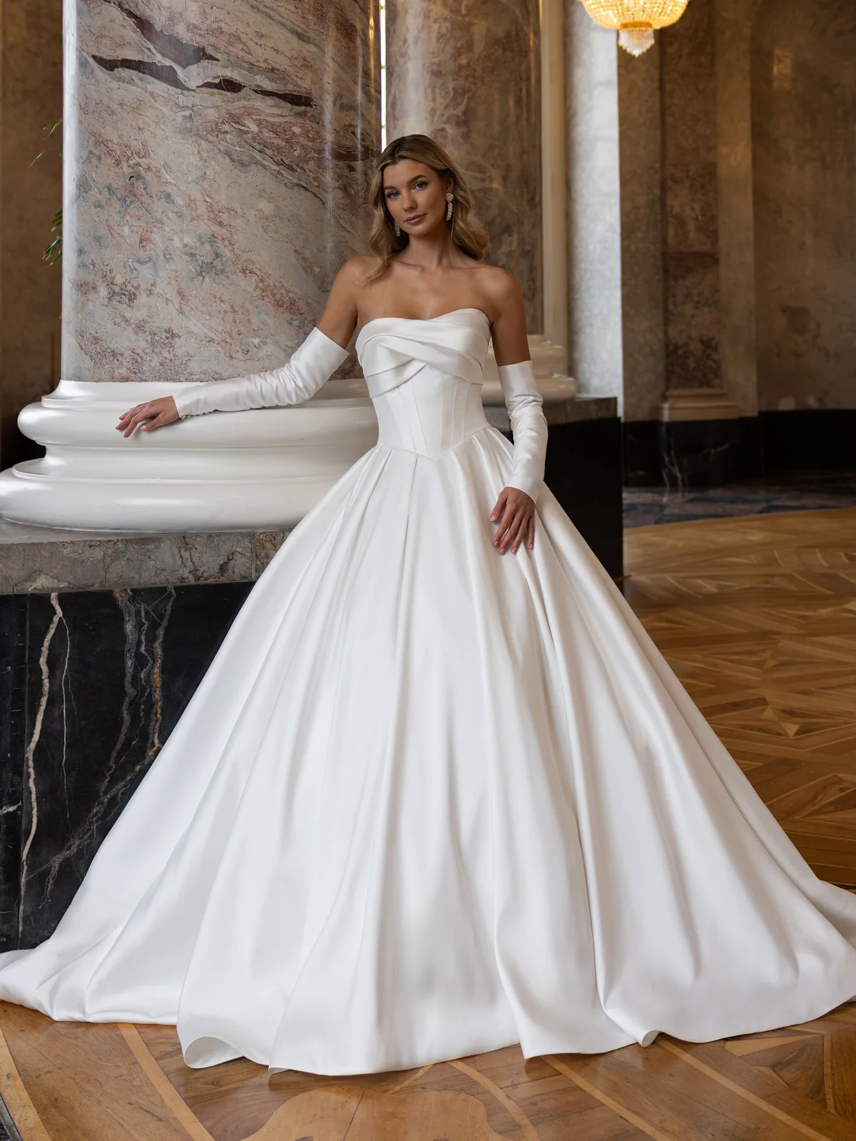 Diane Legrand De Luxe Brautkleid: De-Luxe-10038-Mikado-DELUXE-52