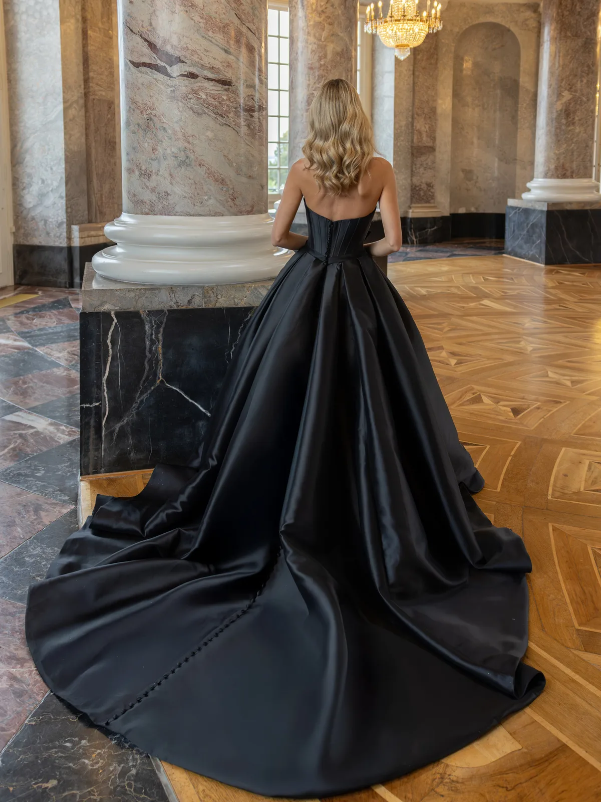 Diane Legrand De Luxe Brautkleid: De-Luxe-10041-Mikado-12A0135-Edit