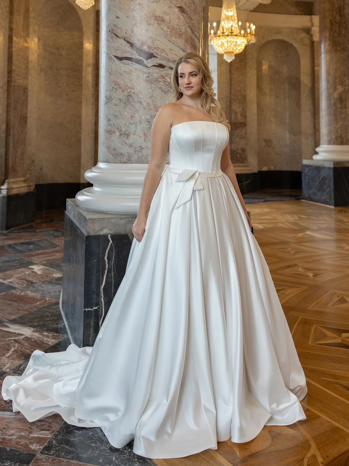 Diane Legrand De Luxe Brautkleid: De-Luxe-10041-Satin-12A0167-Edit