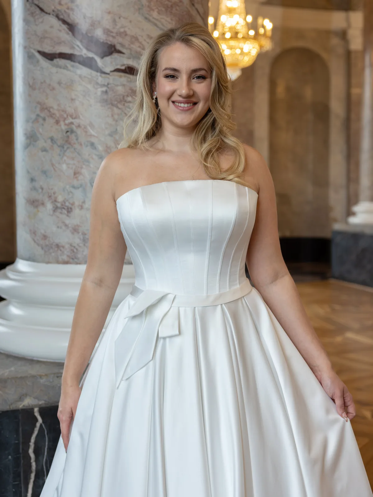 Diane Legrand De Luxe Brautkleid: De-Luxe-10041-Satin-12A0223-Edit