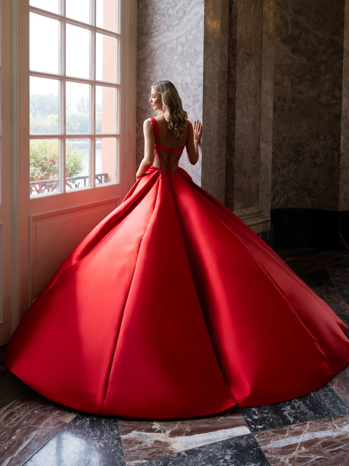 Diane Legrand De Luxe Brautkleid: De-Luxe-10042-Mikado-DELUXE-23