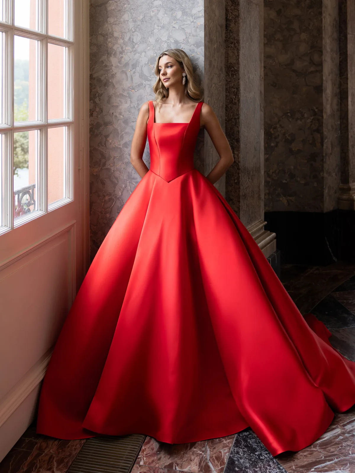 Diane Legrand De Luxe Brautkleid: De-Luxe-10042-Mikado-DELUXE-25