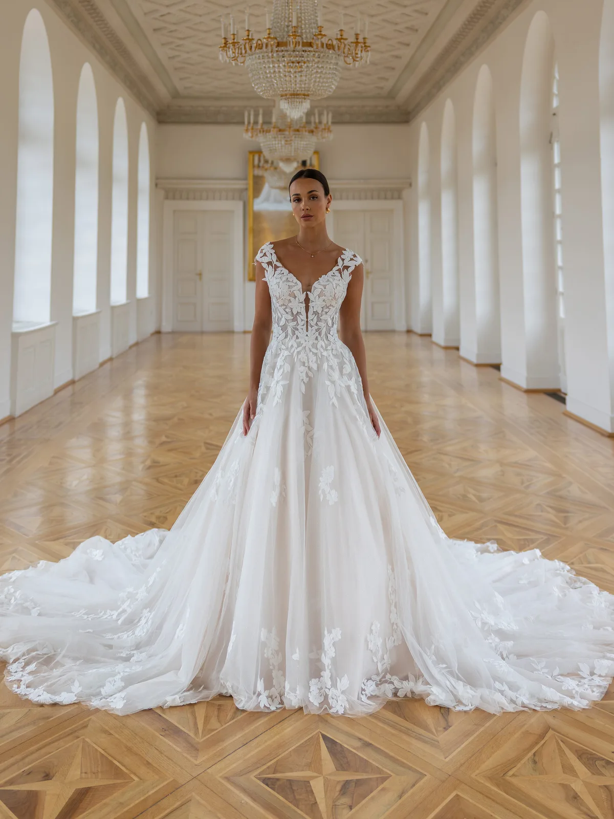 Diane Legrand De Luxe Brautkleid: De-Luxe-10043-12A2356-Edit