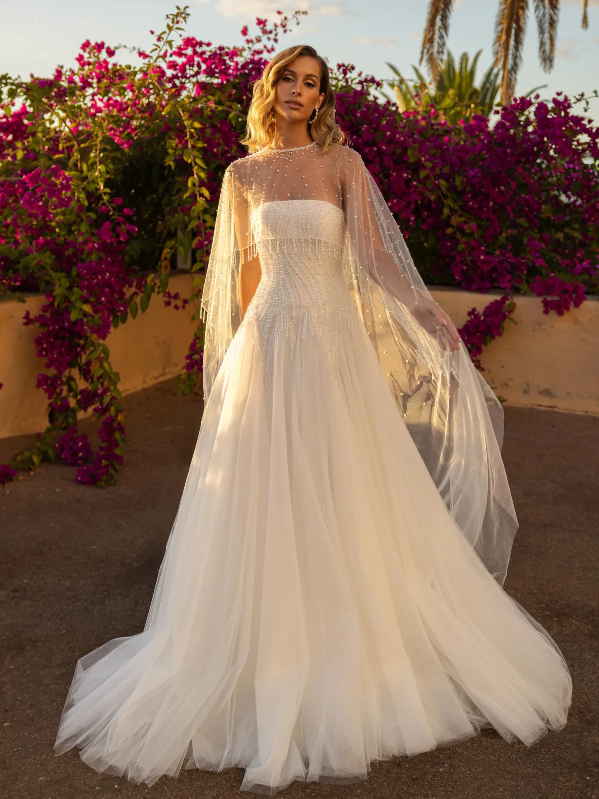 Diane Legrand Romance Brautkleid: Romance-8305-Cape-12A6943-Edit-Kopie