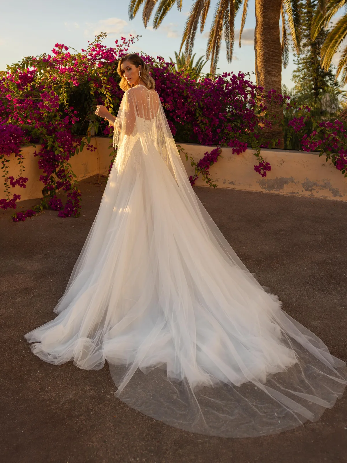 Diane Legrand Romance Brautkleid: Romance-8305-Cape-12A6997-Edit