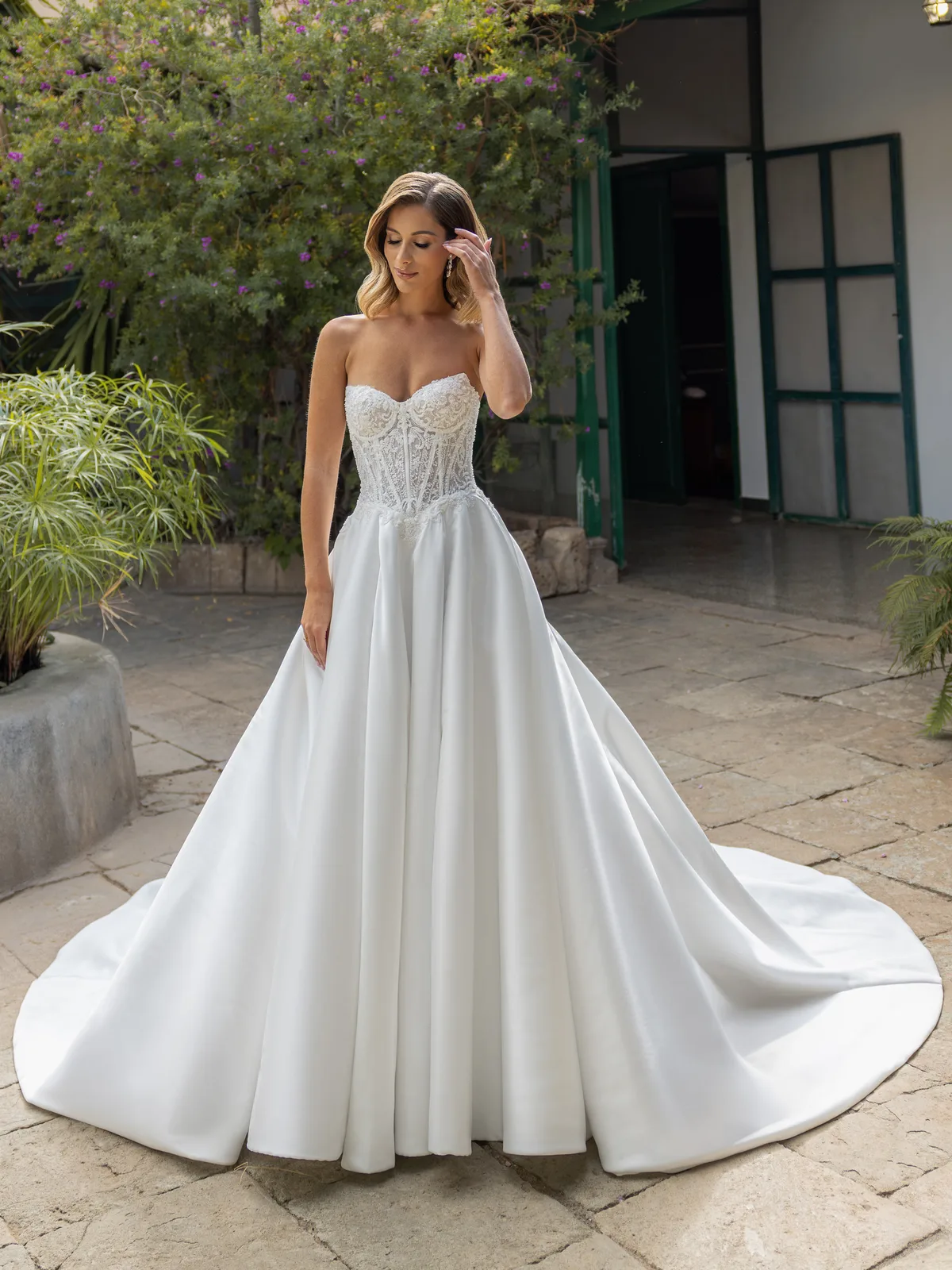 Diane Legrand Romance Brautkleid: Romance-8307-Dress-12A1758-Edit