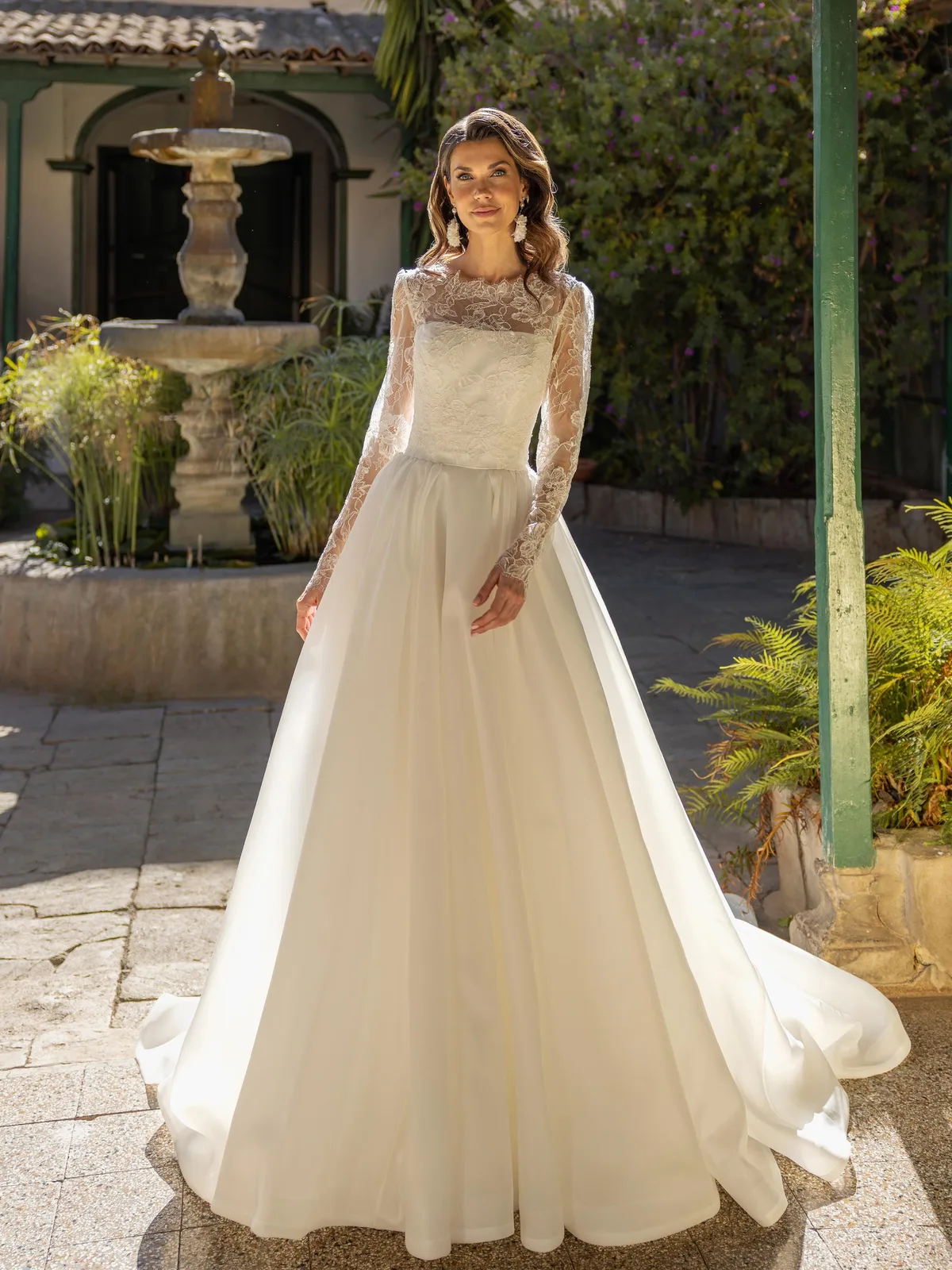 Diane Legrand Romance Brautkleid: Romance-8309-Jacket-12A2624-Edit